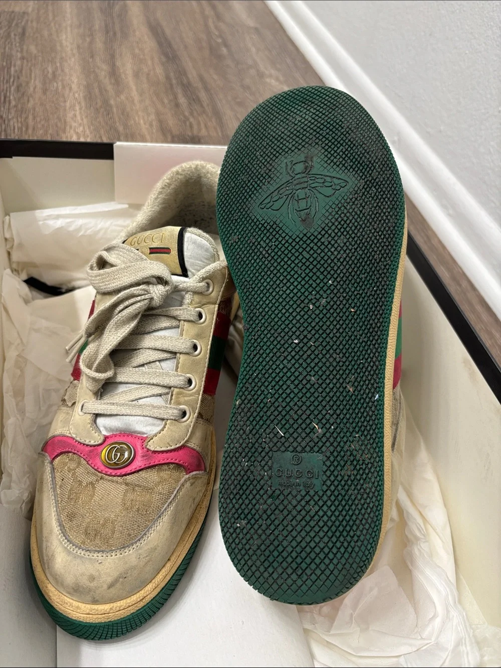 Gucci GG Supreme Low-Top Sneakers in Beige with Green & Red Web